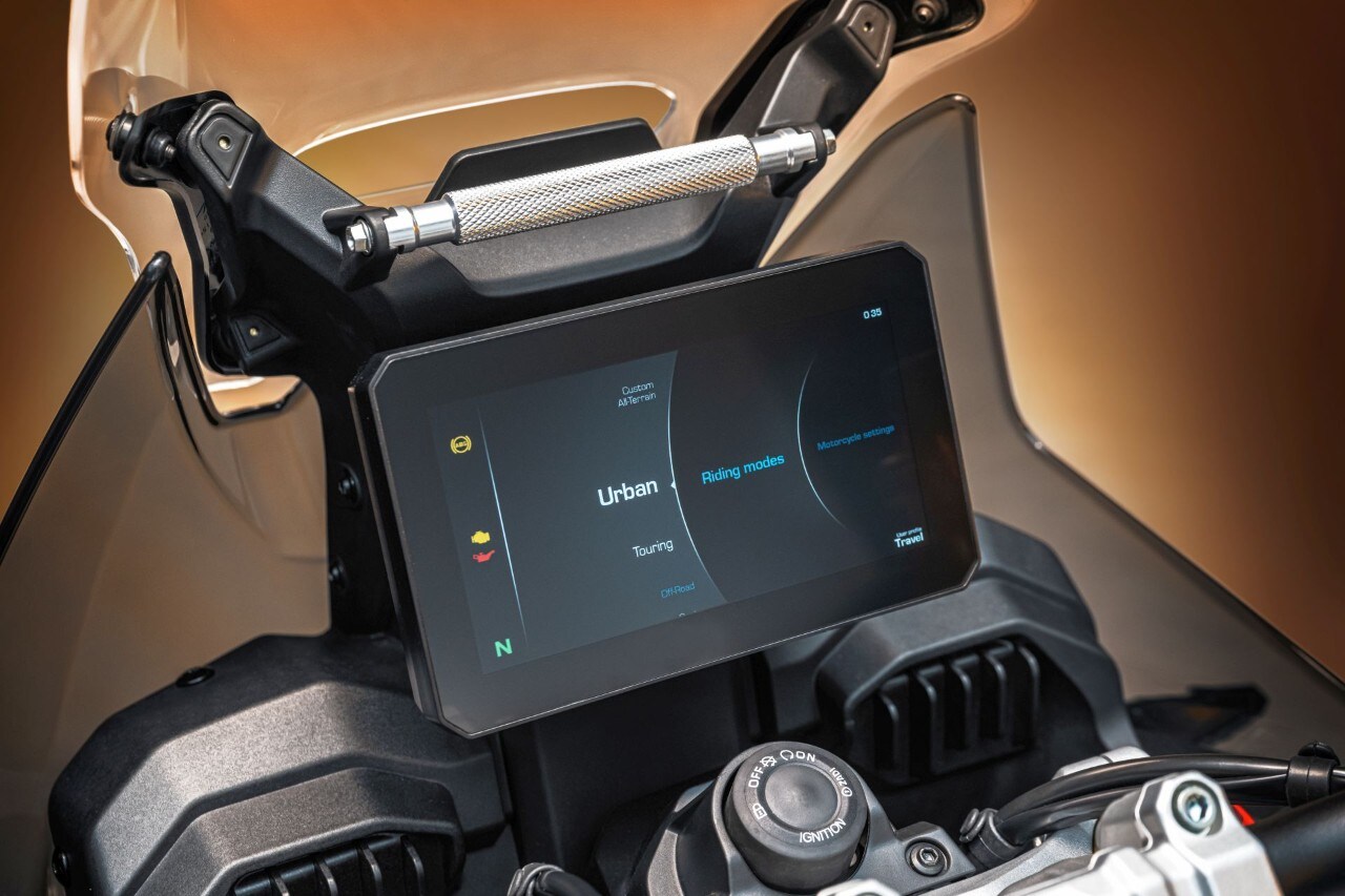 Test ANTEPRIMA - MV Agusta LXP Orioli: lucida follia +VIDEO+